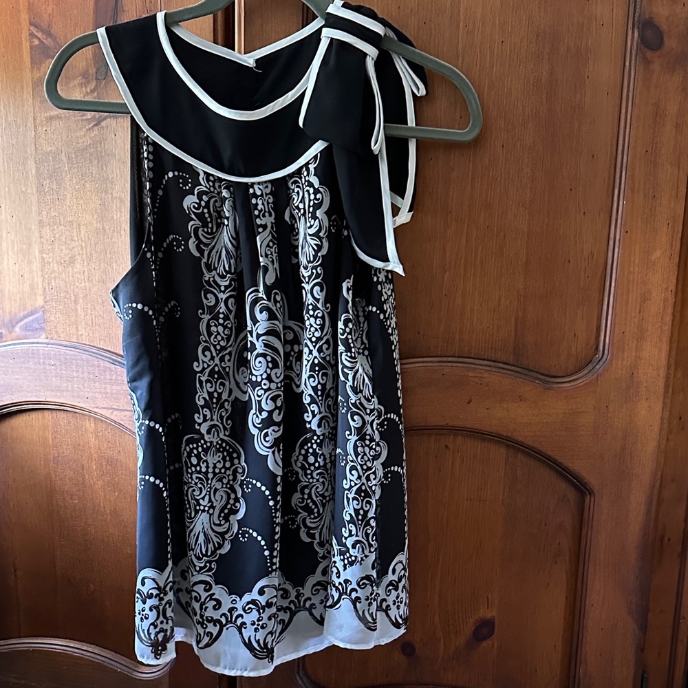Elegant Black and White Women's Blouse
